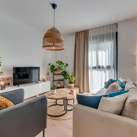 Urban Chic Loft Center Apartment
